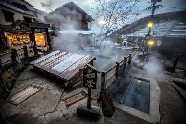 Khám Phá Nozawaonsen: Ngôi Làng Cổ Kính Với Suối Nước Nóng Và Tuyết Trắng