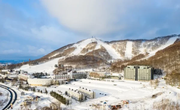 Rusutsu Village: Ngôi làng tuyết trắng với muôn vàn trải nghiệm Rusutsu Village: Ngôi làng tuyết trắng với muôn vàn trải nghiệm