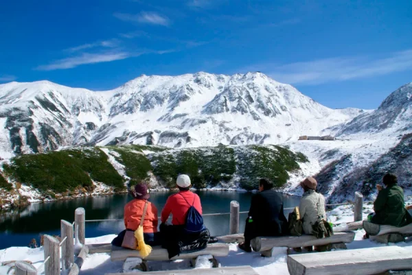 Tateyama Kurobe Alpine: Chạm tay vào những bức tường tuyết khổng lồ Tateyama Kurobe Alpine: Chạm tay vào những bức tường tuyết khổng lồ