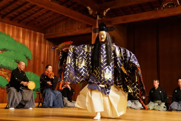 Kịch Noh Nhật Bản: Nghệ thuật sân khấu cổ điển đầy mê hoặc