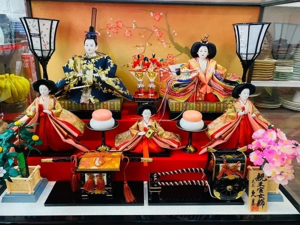 Búp Bê Hina: Tinh Hoa Văn Hóa Nhật Bản Trong Lễ Hội Cầu An Cho Bé Gái Búp Bê Hina: Tinh Hoa Văn Hóa Nhật Bản Trong Lễ Hội Cầu An Cho Bé Gái
