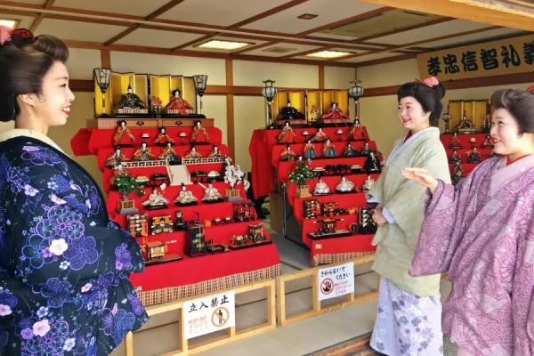 Hina Matsuri: Lễ Hội Cầu An Lành Cho Bé Gái Ở Nhật Bản