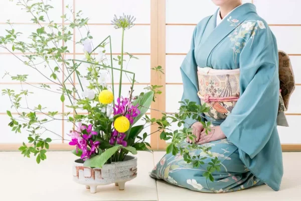 Nghệ thuật cắm hoa Ikebana: Hòa Điệu Tâm Hồn Với Thiên Nhiên