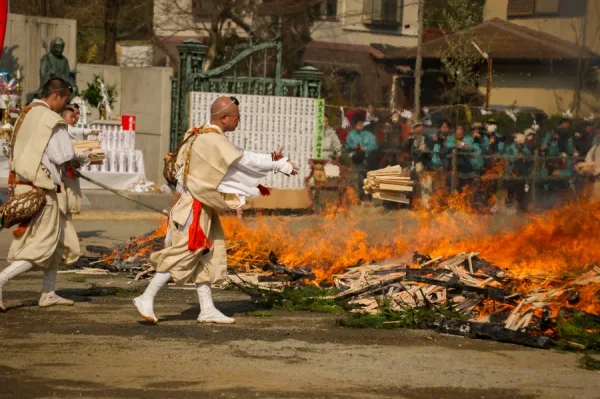 Hiwatari Matsuri: Khám phá văn hóa Shugendo trên núi Takao