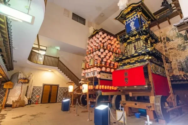 Inuyama Matsuri: Tận Hưởng Sắc Màu Lễ Hội Giữa Lòng Phố Cổ