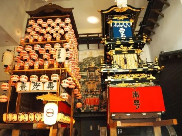 Inuyama Matsuri: Tận Hưởng Sắc Màu Lễ Hội Giữa Lòng Phố Cổ