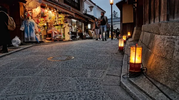 Lễ Hội Ánh Sáng Higashiyama Hanatouro: Khúc Ca Huyền Ảo Giữa Đêm Kyoto Cổ Kính Lễ Hội Ánh Sáng Higashiyama Hanatouro