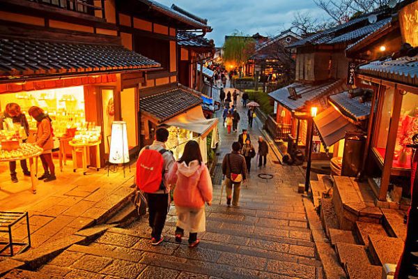 Lễ Hội Ánh Sáng Higashiyama Hanatouro: Khúc Ca Huyền Ảo Giữa Đêm Kyoto Cổ Kính Lễ Hội Ánh Sáng Higashiyama Hanatouro