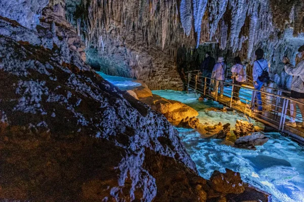 Gyokusendo Cave: Hành Trình Khám Phá Okinawa "Trong Lòng Đất"