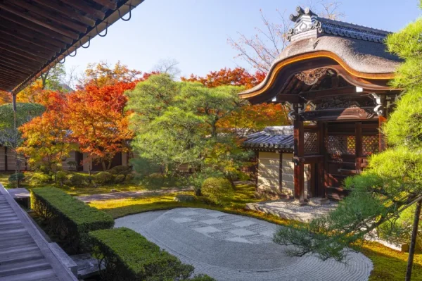 Khám Phá Chùa Eikando: Viên Ngọc Đỏ Rực Rỡ tại Kyoto