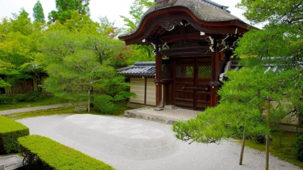 Khám Phá Chùa Eikando: Viên Ngọc Đỏ Rực Rỡ tại Kyoto