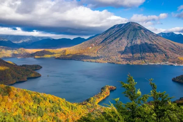 Chuzenji Lake - Vẻ đẹp của hồ Chuzenji vào mùa thu Nhật Bản