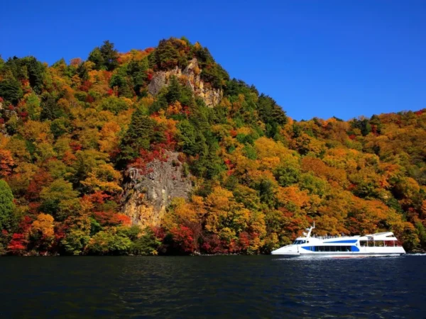 Chuzenji Lake - Vẻ đẹp của hồ Chuzenji vào mùa thu Nhật Bản