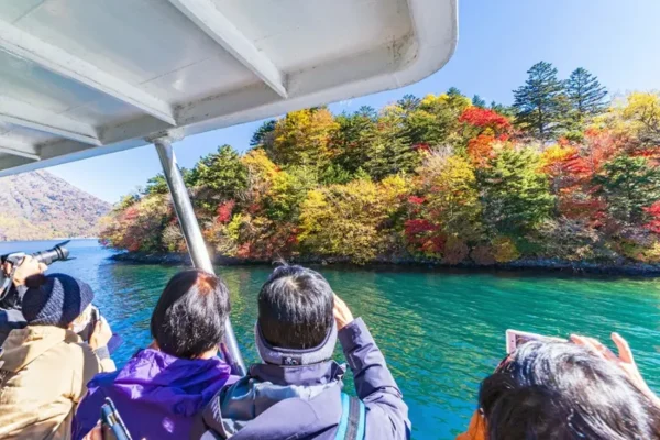 Chuzenji Lake - Vẻ đẹp của hồ Chuzenji vào mùa thu Nhật Bản