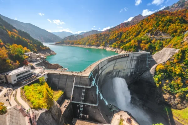 Ngồi tàu ngắm lá đỏ: Trải nghiệm có 1-0-2 tại Kurobe Gorge