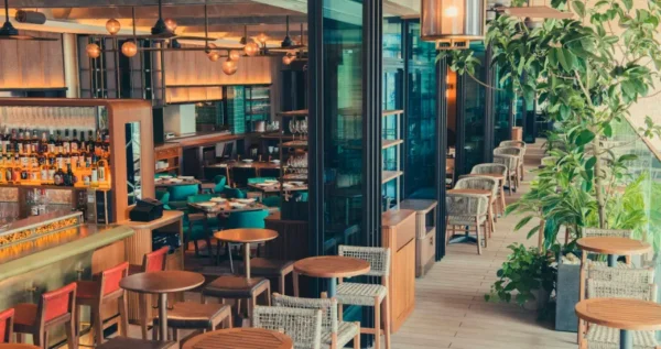 Đại lộ Icho Namiki - con đường lá vàng ở Tokyo