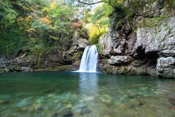 Ngồi tàu ngắm lá đỏ: Trải nghiệm có 1-0-2 tại Kurobe Gorge