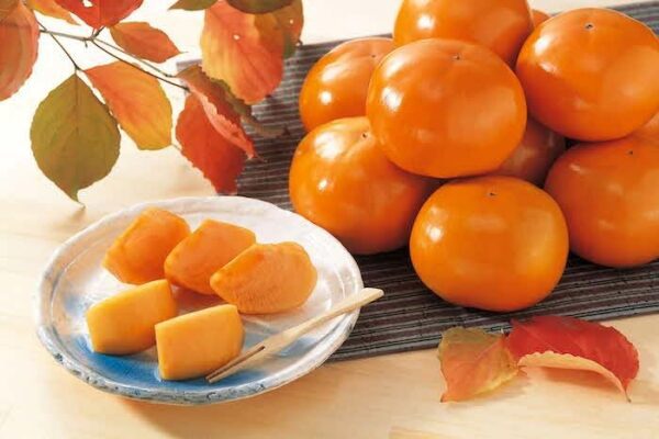 Hồng Giòn Nhật Bản: Giống Fuyu – Tuyệt Phẩm Mùa Thu Giòn Tan và Thanh Ngọt Hồng Giòn Nhật Bản