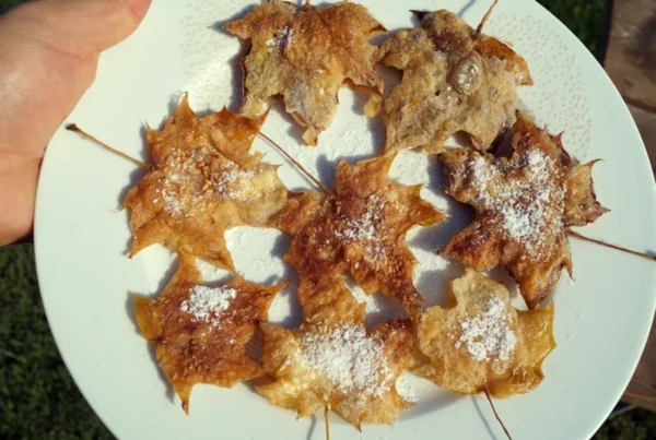 Momiji Tempura: Bí Mật Ngàn Năm Của Lá Phong Chiên Giòn Minoh