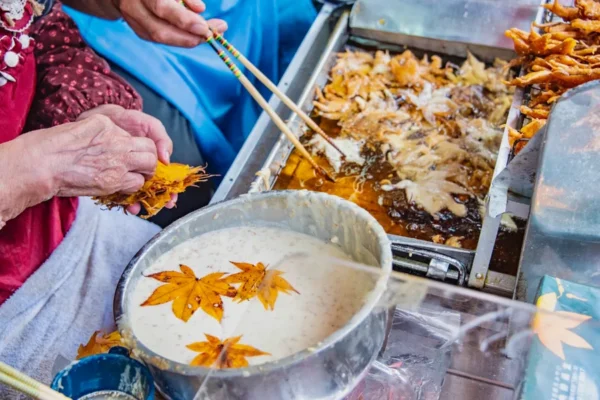 Momiji Tempura: Bí Mật Ngàn Năm Của Lá Phong Chiên Giòn Minoh