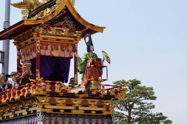 Trải Nghiệm thú vị tại Lễ hội mùa thu Takayama