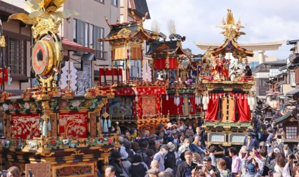 Trải Nghiệm thú vị tại Lễ hội mùa thu Takayama