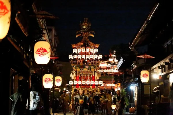 Trải Nghiệm thú vị tại Lễ hội mùa thu Takayama