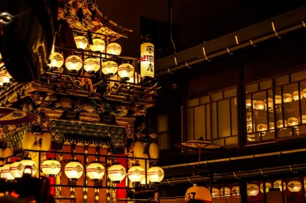 Trải Nghiệm thú vị tại Lễ hội mùa thu Takayama