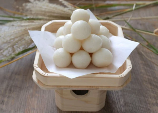 Tsukimi Dango: Linh hồn ẩm thực của lễ hội ngắm trăng Tsukimi Tsukimi Dango: Linh hồn ẩm thực của lễ hội ngắm trăng Tsukimi