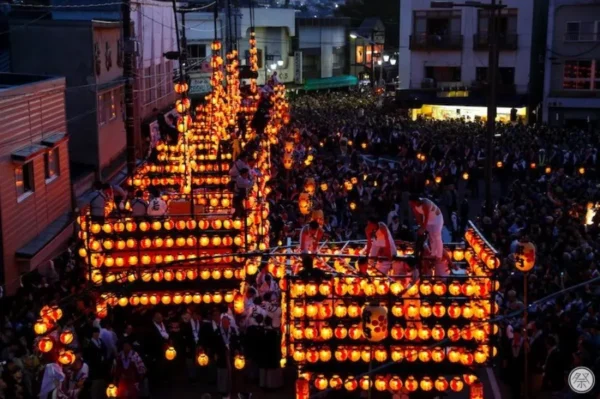 Lễ Hội Nihonmatsu: Màn diễu hành của 3.000 chiếc đèn lồng ở Fukushima Lễ hội đèn lồng Nihonmatsu