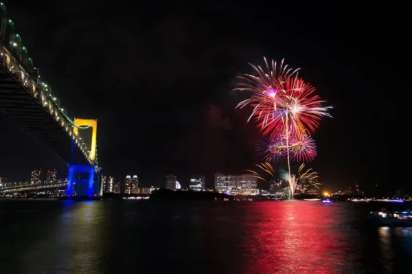 Fuyu Hanabi: Trải Nghiệm "Săn Pháo Hoa" Mùa Đông Huyền Ảo