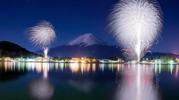 Fuyu Hanabi: Trải Nghiệm "Săn Pháo Hoa" Mùa Đông Huyền Ảo
