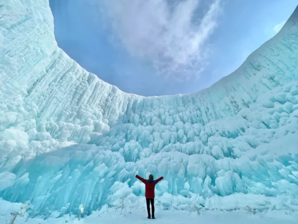 Lễ hội băng Shikotsu (Shikotsuko Ice Festival)
