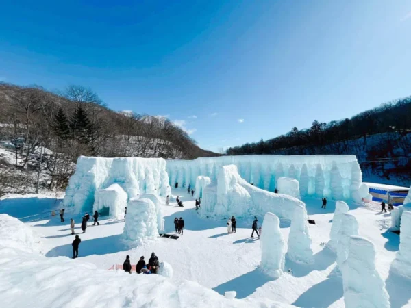 Sounkyo Hyobaku Matsuri: Chinh Phục Pháo Đài Băng Khổng Lồ
