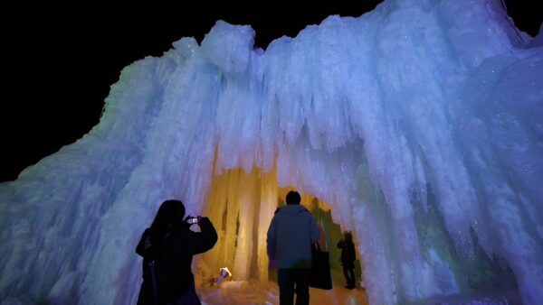 Sounkyo Hyobaku Matsuri: Chinh Phục Pháo Đài Băng Khổng Lồ