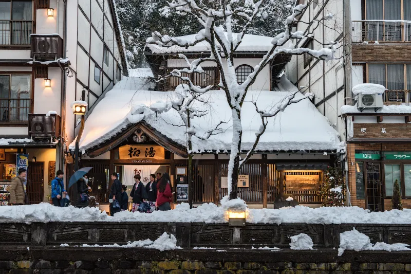 Kinosaki Onsen: Vũ Điệu Yukata Giữa Mùa Tuyết Trắng
