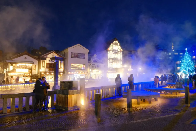 Kusatsu Onsen: Sự hòa quyện của Lửa Và Tuyết giữa lòng Gunma Kusatsu Onsen Mùa Đông