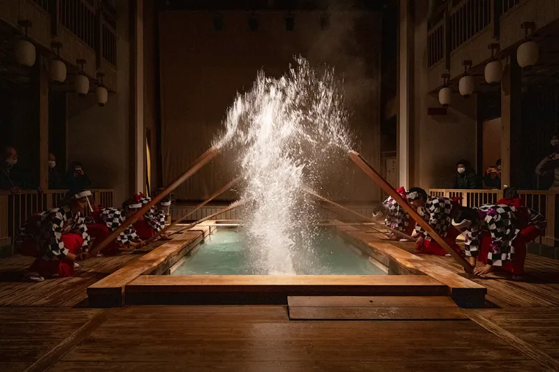 Kusatsu Onsen: Sự hòa quyện của Lửa Và Tuyết giữa lòng Gunma Kusatsu Onsen Mùa Đông