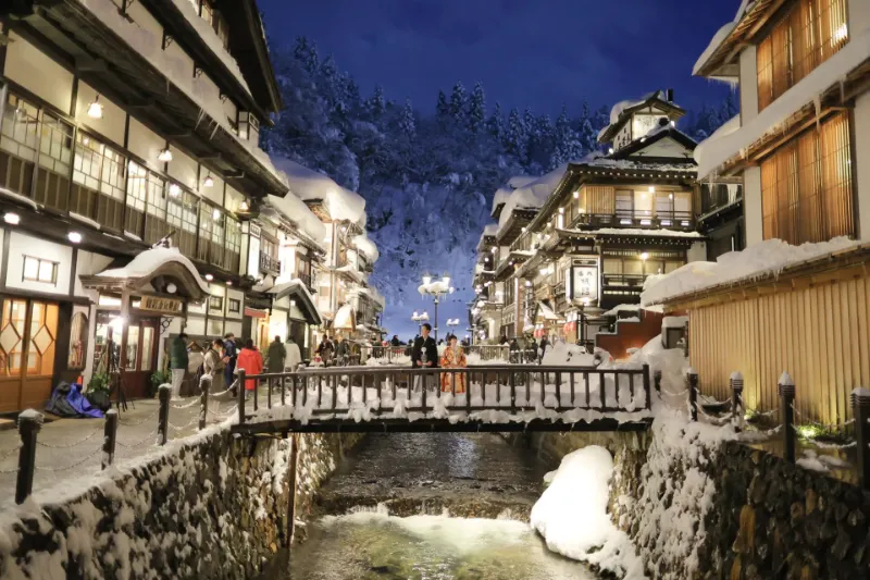 Ginzan Onsen: Hành Trình Lạc Vào Thế Giới Cổ Tích Giữa Đời Thực