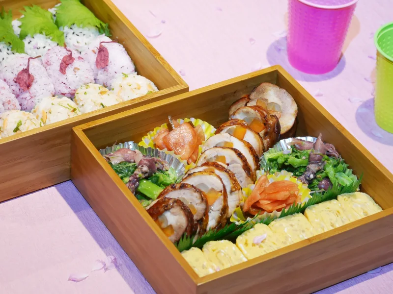 Review hộp cơm Hanami Bento lộng lẫy tại Tokyo Review hộp cơm Hanami Bento lộng lẫy tại Tokyo