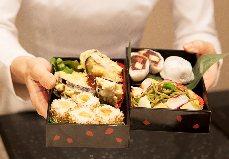 Review hộp cơm Hanami Bento lộng lẫy tại Tokyo Review hộp cơm Hanami Bento lộng lẫy tại Tokyo