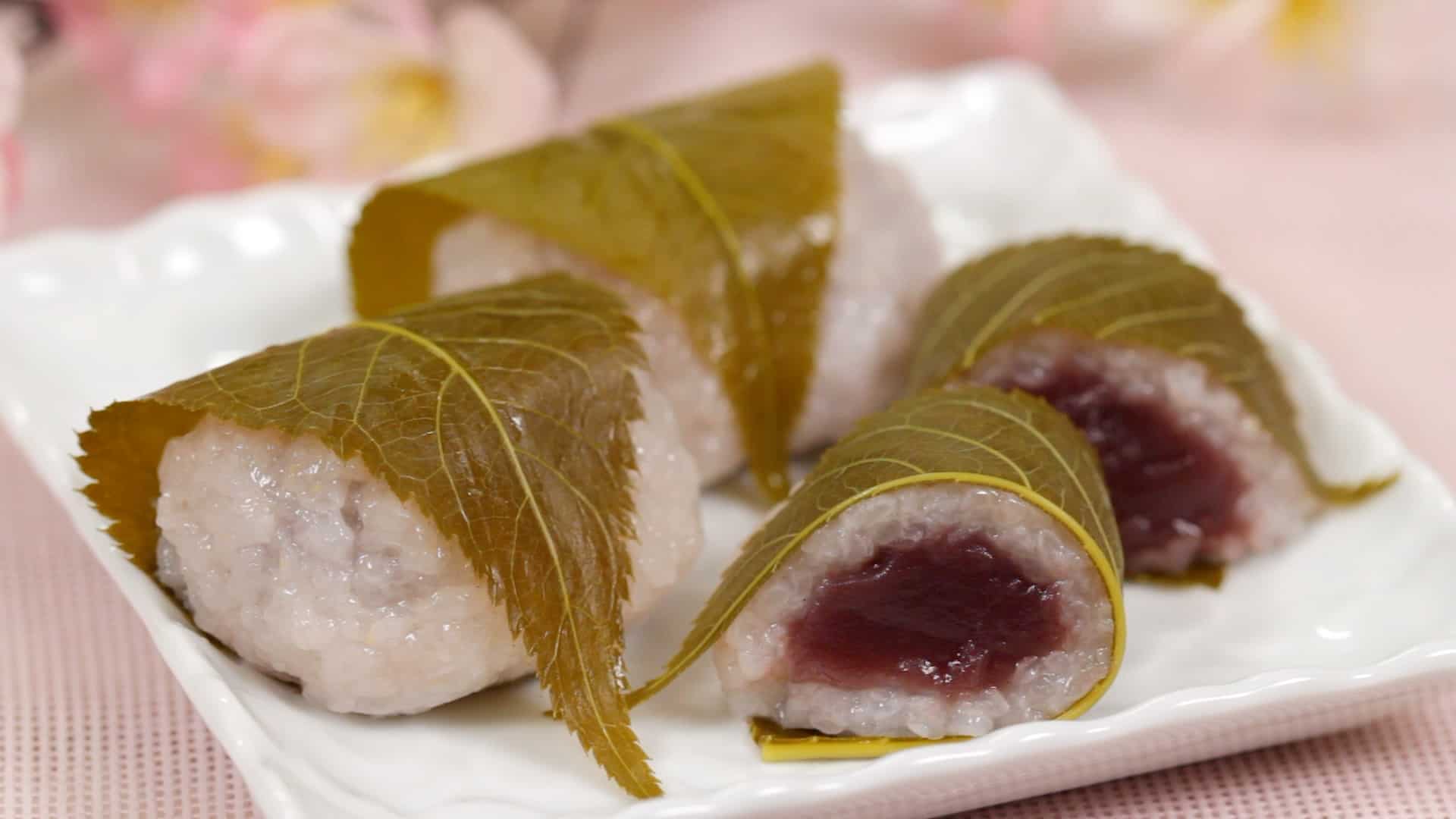Sakura Mochi: Hương vị mùa xuân gói trọn trong lá anh đào