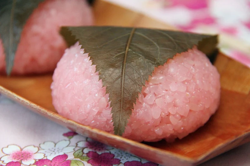 Sakura Mochi: Hương vị mùa xuân gói trọn trong lá anh đào