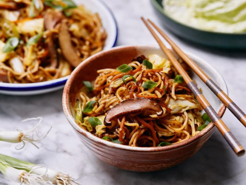 Yakisoba: Món mì xào Nhật Bản